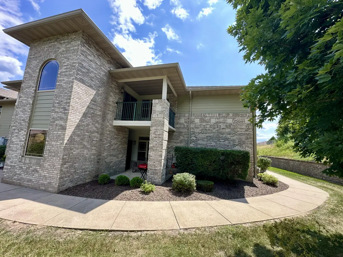 470 N Silverbrook Dr, West Bend, WI 53090 - #1