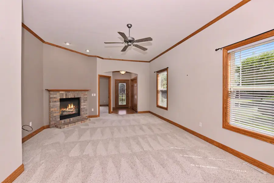 124 Meehan Cir, West Bend, WI 53095 - #3