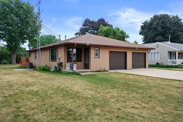 1607 Neenah St, Watertown, WI 53094