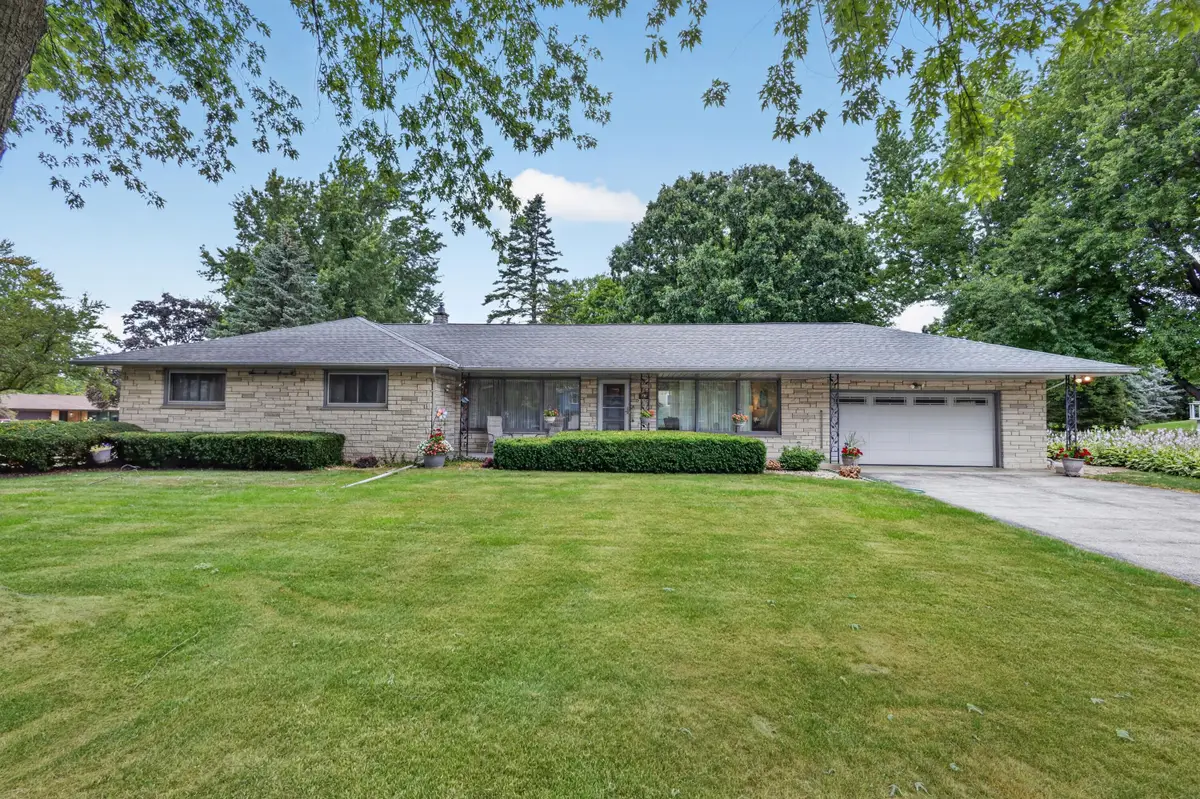 N84W12876 Ronald Dr, Menomonee Falls, WI 53051 - #1