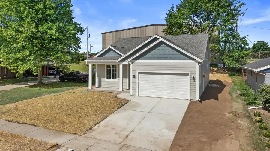 772 Eastern Ave, West Bend, WI 53095 - #3