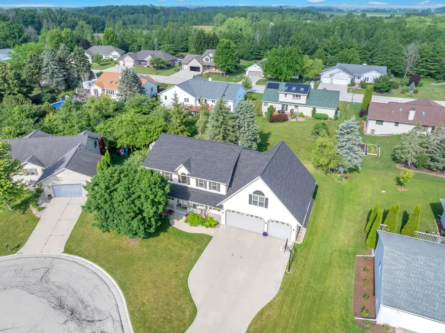 193 Lexington Ct, Sheboygan Falls, WI 53085 - #3