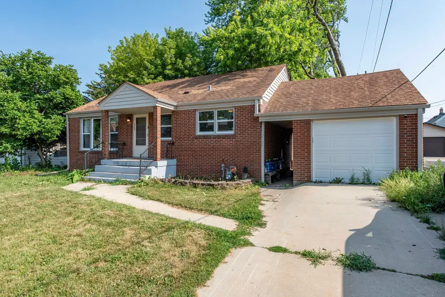 2107 Harriet St, Racine, WI 53404 - #2
