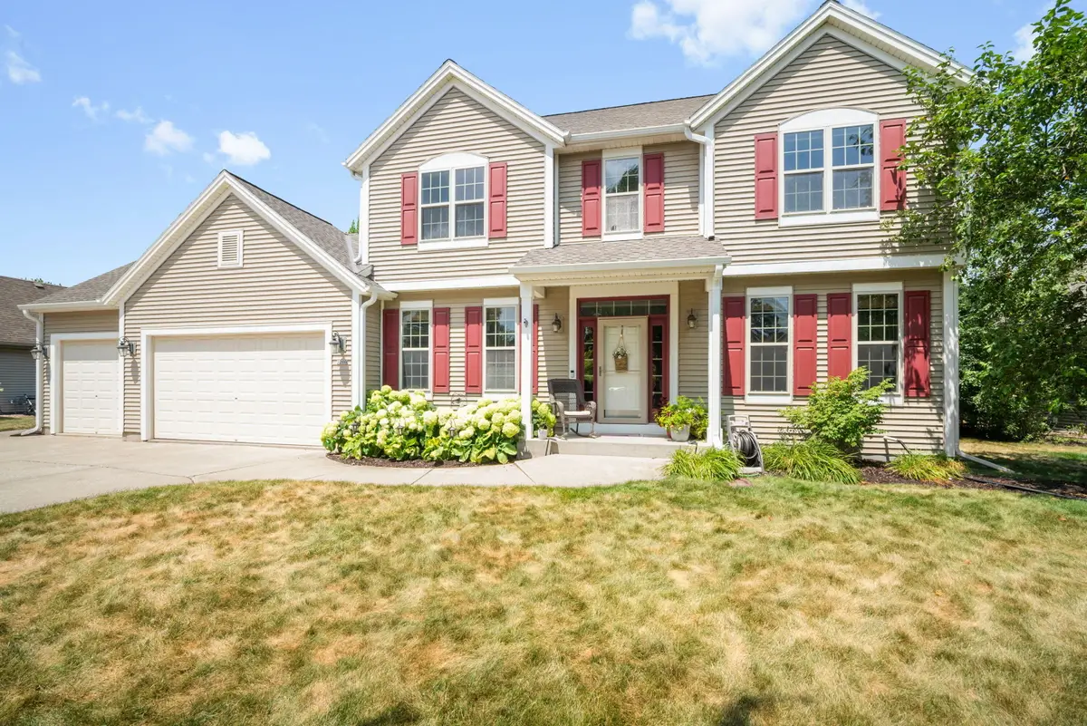 3288 W Yorkshire Cir, Franklin, WI 53132 - #1