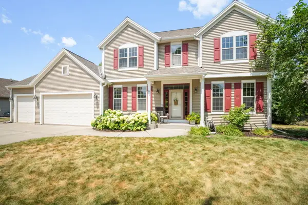 3288 W Yorkshire Cir, Franklin, WI 53132