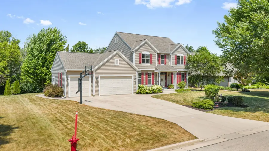 3288 W Yorkshire Cir, Franklin, WI 53132 - #3