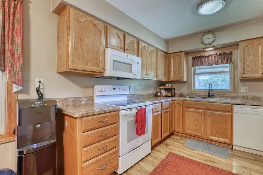 621 W Main St, Newburg, WI 53090 - #2