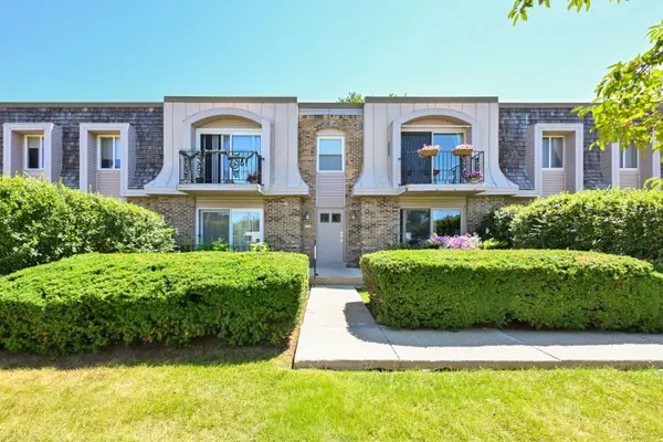 7530 N Port Washington Rd, Fox Point, WI 53217