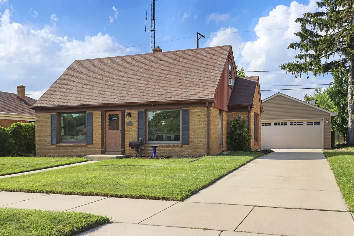 830 Lombard Ave, Racine, WI 53402 - #1