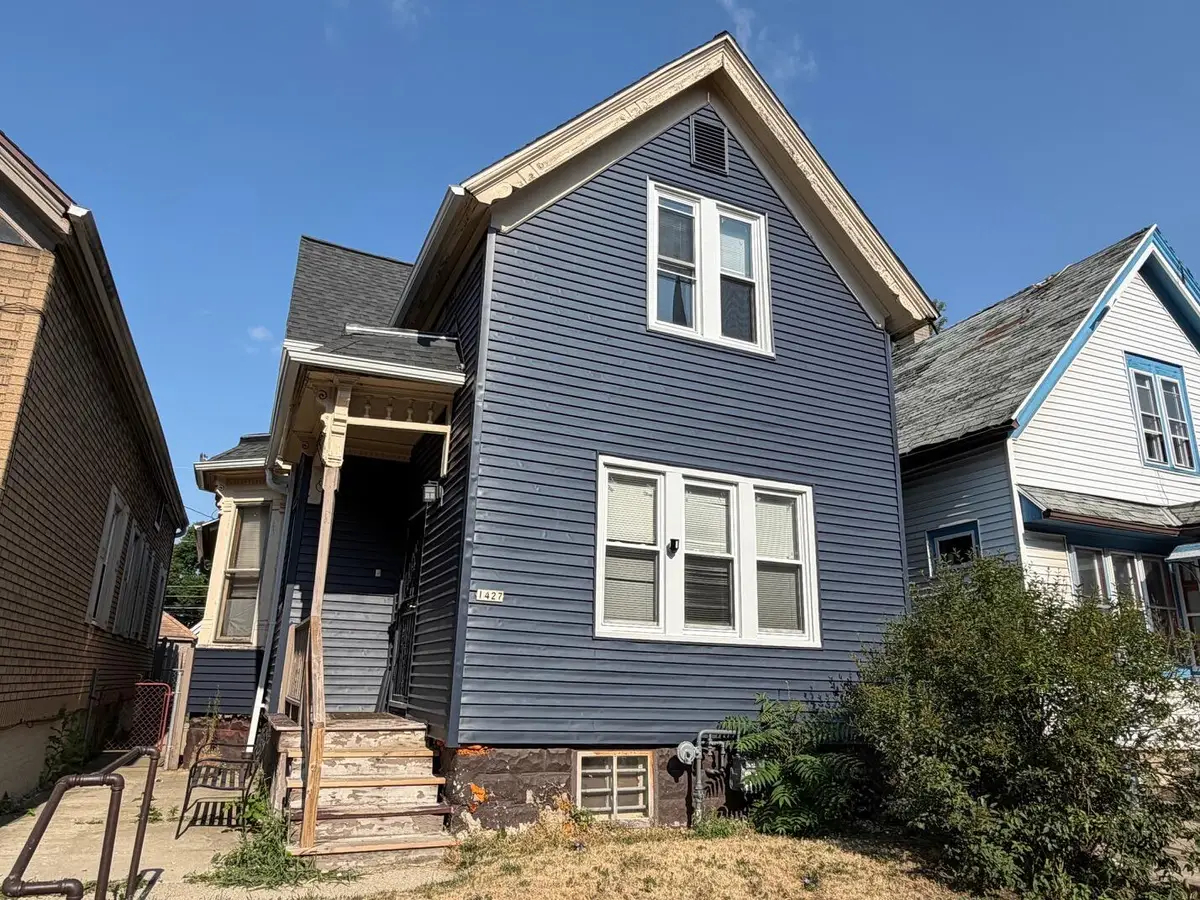 1427 N 24th Pl, Milwaukee, WI 53205 - #1