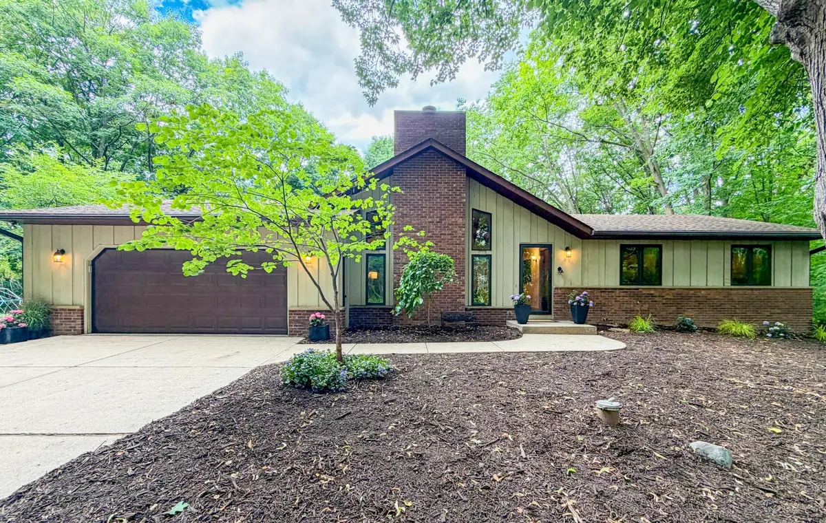 321 Kettle Ct, Slinger, WI 53086 - #1
