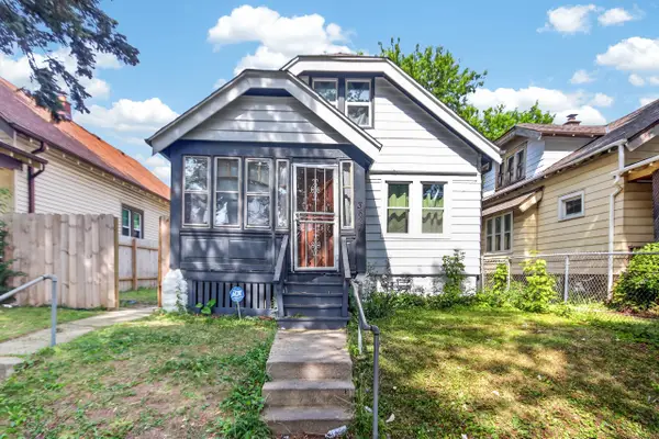 3827 N Dr William Finlayson St, Milwaukee, WI 53212