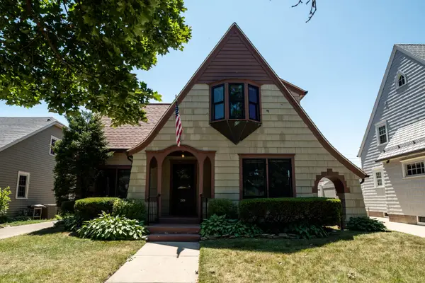 519 72nd St, Kenosha, WI 53143