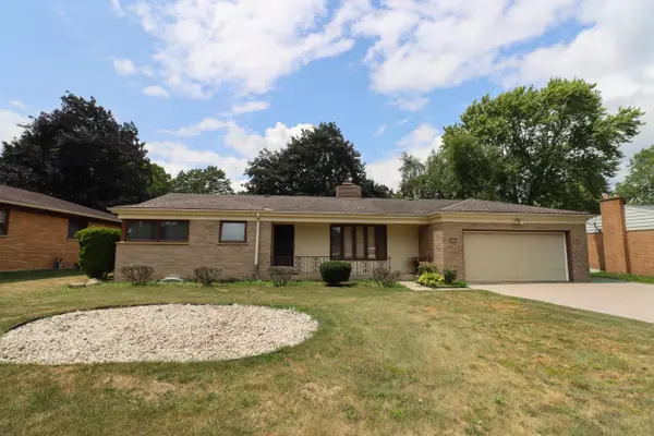 7903 N Fairway Pl, Milwaukee, WI 53223