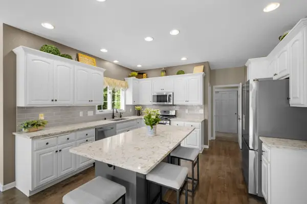 943 E Imperial Dr, Hartland, WI 53029
