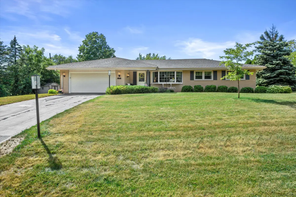 4575 Lincrest Dr, Brookfield, WI 53045 - #1