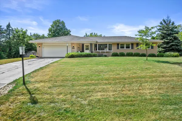 4575 Lincrest Dr, Brookfield, WI 53045