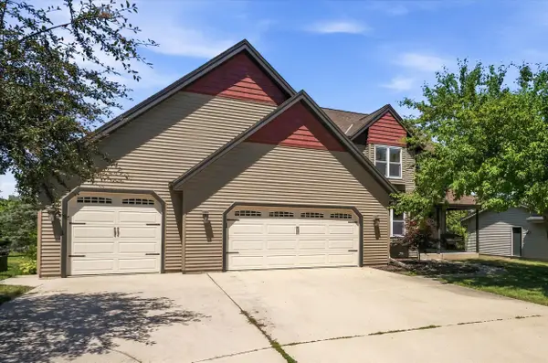 258 Clover Ln, Fredonia, WI 53021