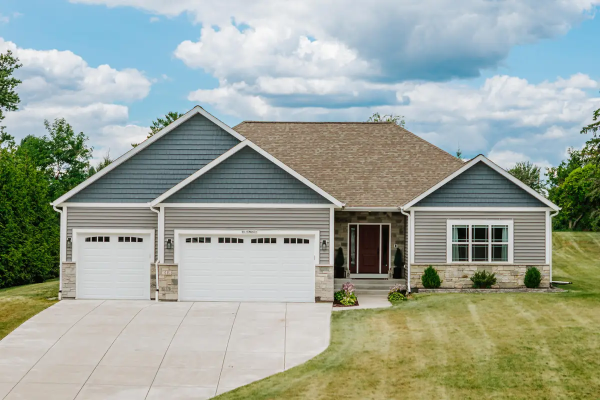 W218N9691 Happy Hollow Ln, Germantown, WI 53022 - #1