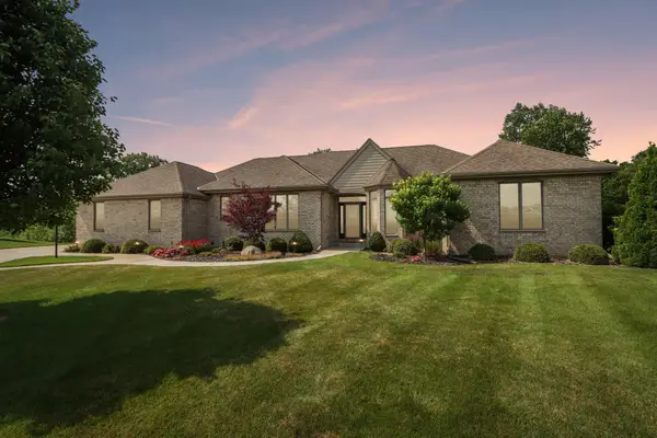 6735 Blue River Way, Caledonia, WI 53402
