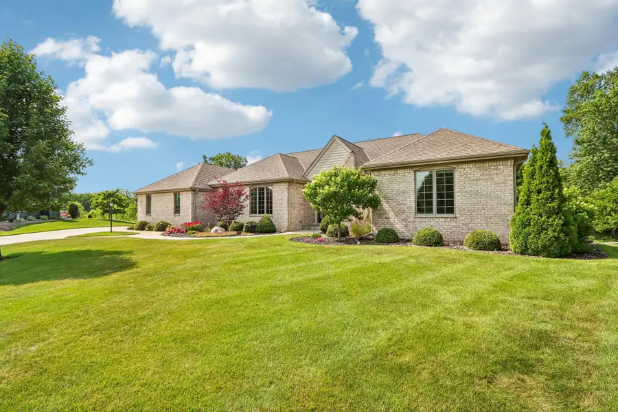 6735 Blue River Way, Caledonia, WI 53402 - #2