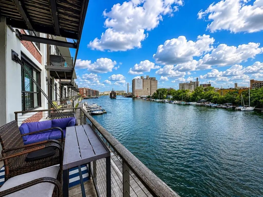 311 E Erie St, Milwaukee, WI 53202 - #1