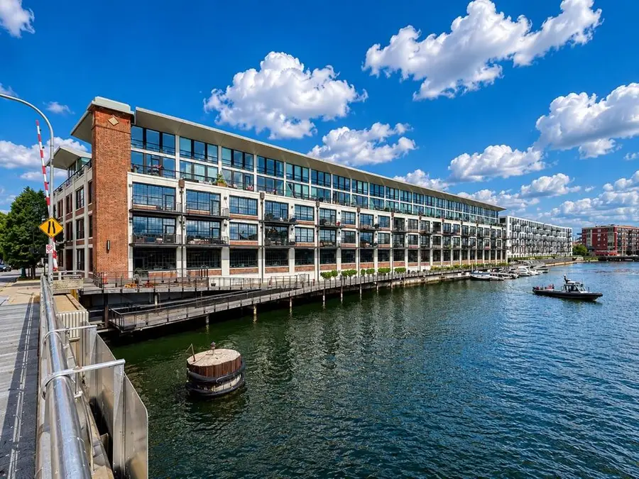 311 E Erie St, Milwaukee, WI 53202 - #3