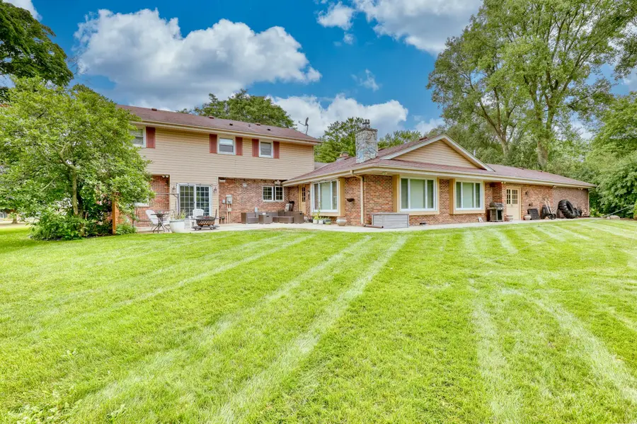 8246 Firwood Ln, Greendale, WI 53129 - #3