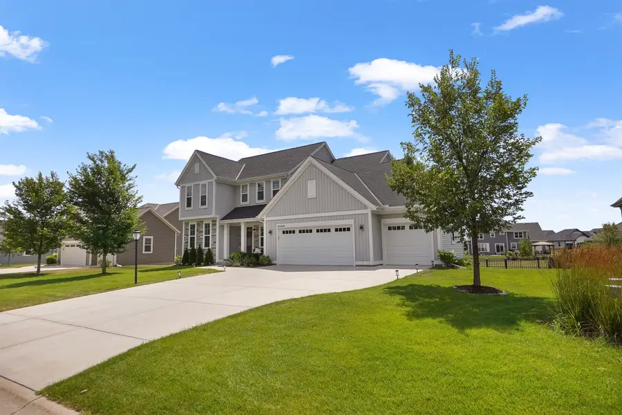W223N4648 Seven Oaks Dr, Pewaukee, WI 53072 - #2