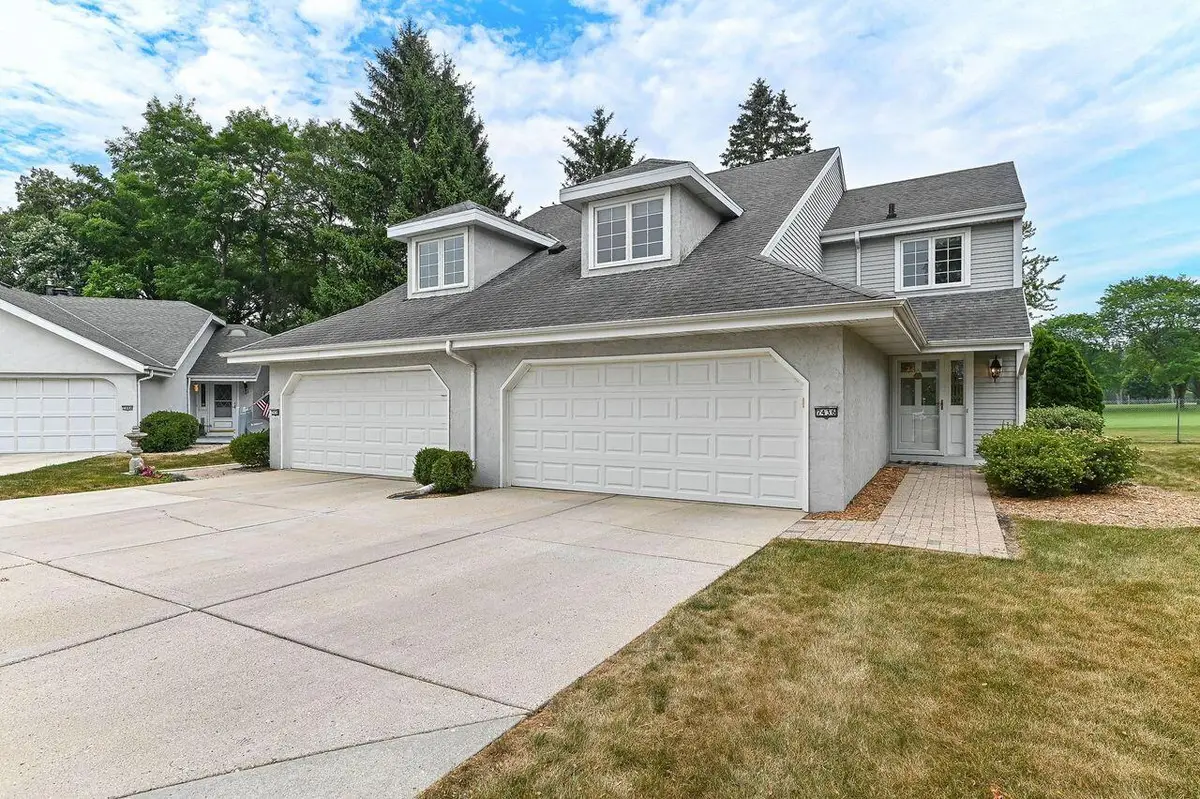 7436 W Tuckaway Creek Dr, Franklin, WI 53132 - #1
