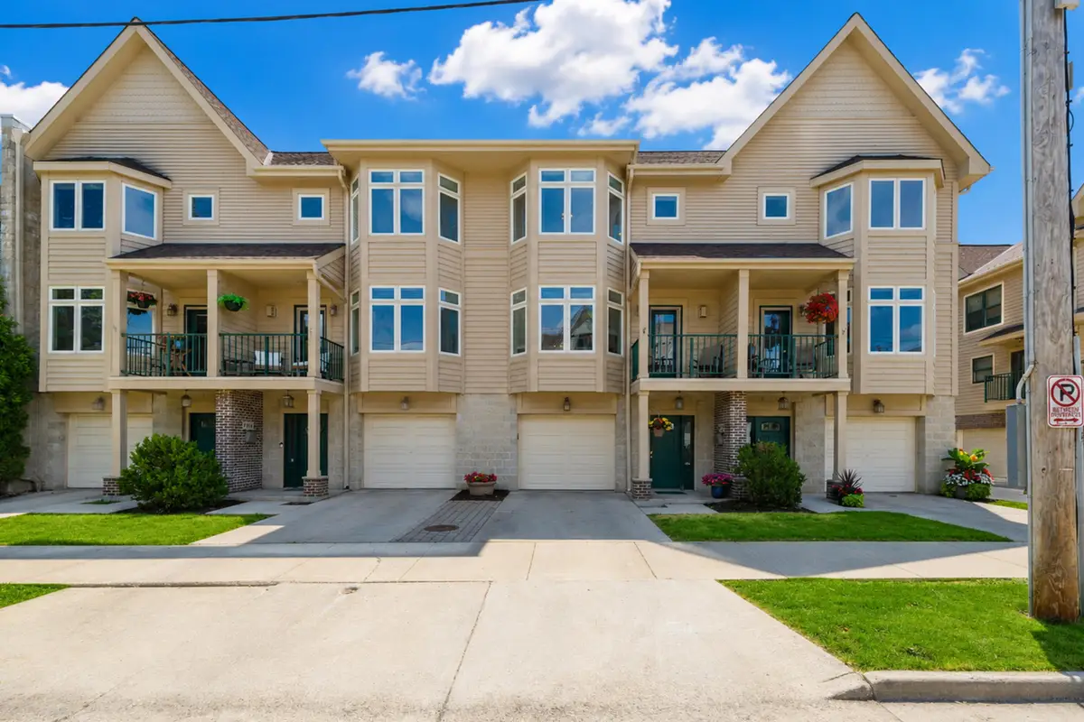 1712 N Marshall St, Milwaukee, WI 53202 - #1