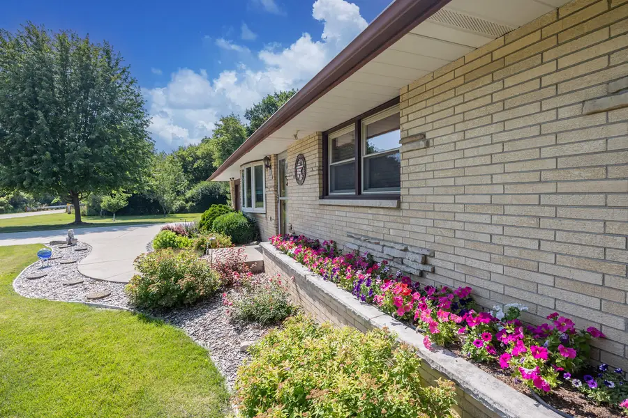 N58W21816 Maclynn Dr, Menomonee Falls, WI 53051 - #3