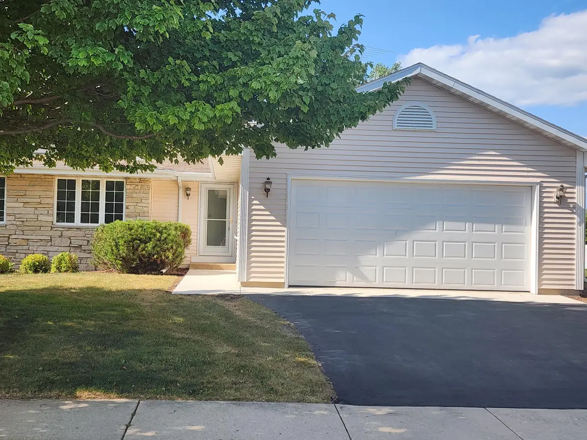 418 E 3rd Ave, Elkhorn, WI 53121 - #1