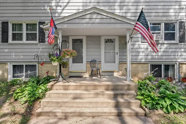 232 Wolf Dr, Dousman, WI 53118