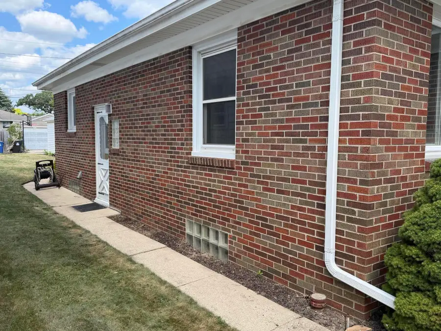 1508 West Lawn Ave, Racine, WI 53405 - #3