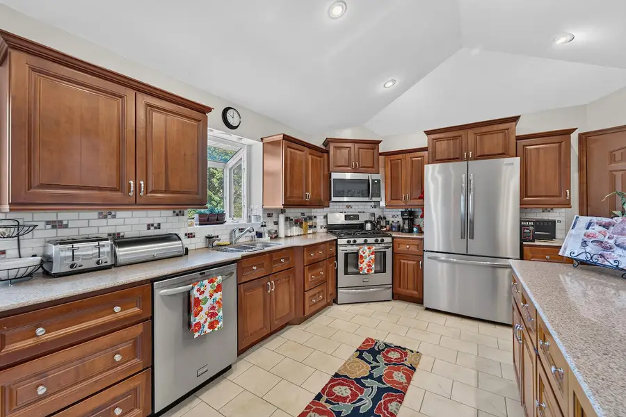 704 Roosevelt Ave, Mount Pleasant, WI 53406 - #2