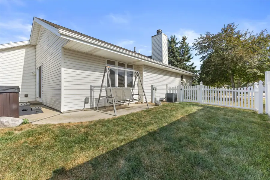 10365 S Kelly Dr, Oak Creek, WI 53154 - #2