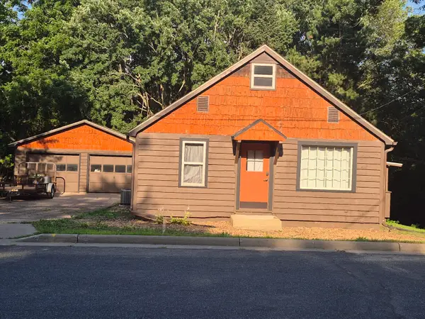 1915 Abbe Hill Dr, Eau Claire, WI 54703