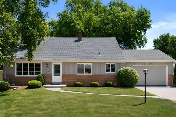 5429 Erie St, Caledonia, WI 53402