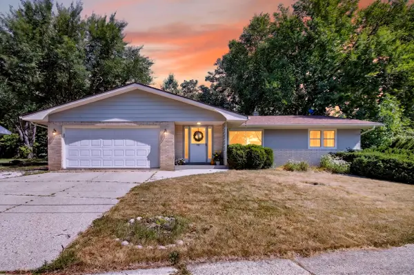 586 Oak St, Burlington, WI 53105