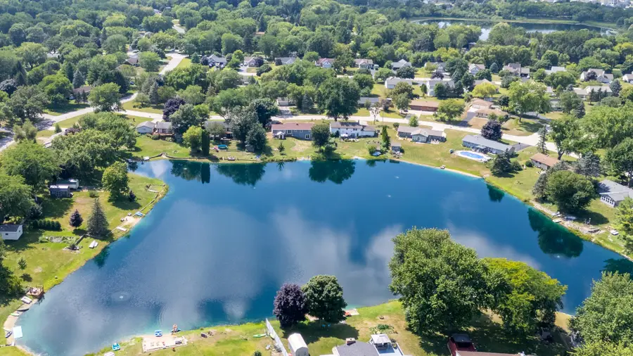 176 Ridgeway Dr, Dousman, WI 53118 - #3