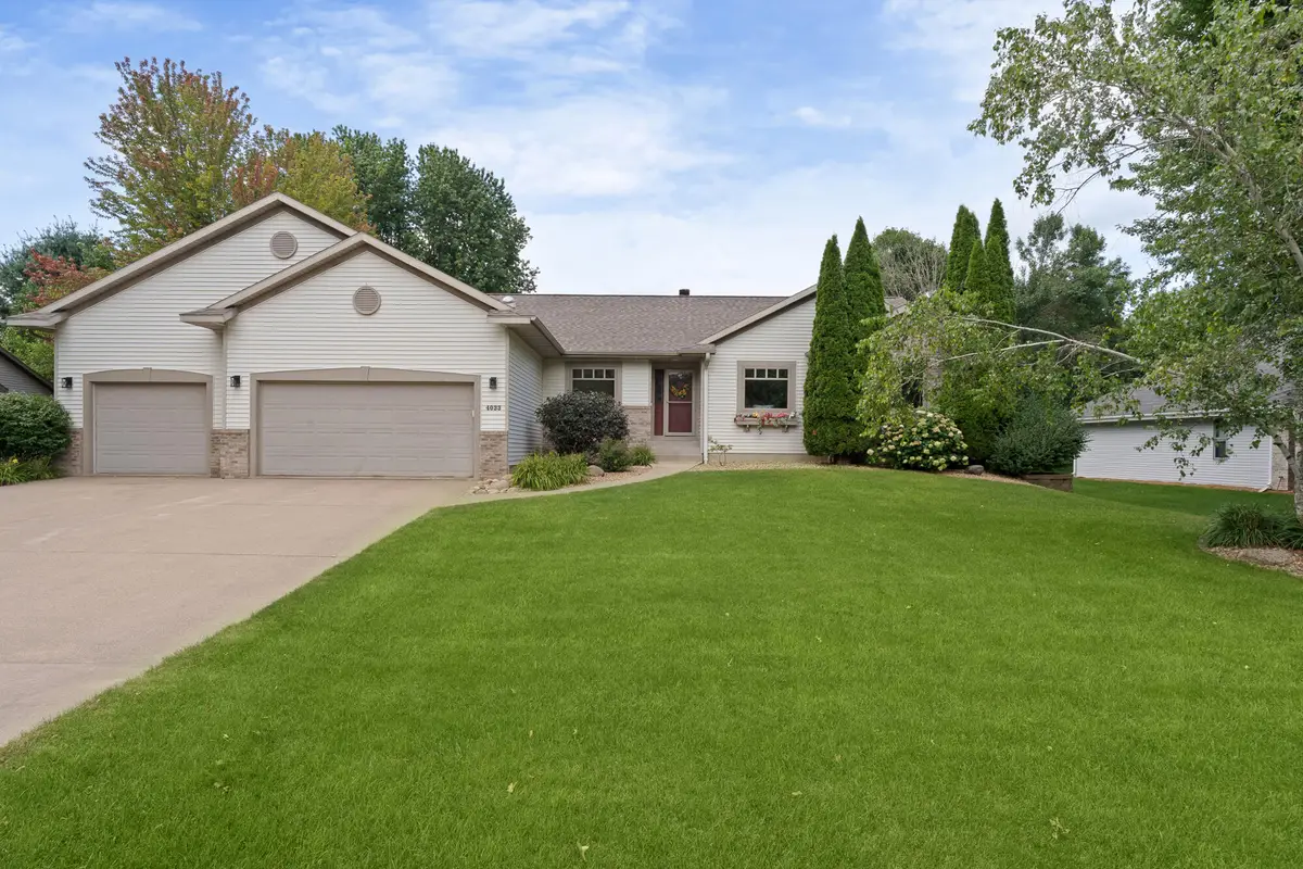 4033 Beverly Dr, Onalaska, WI 54650 - #1