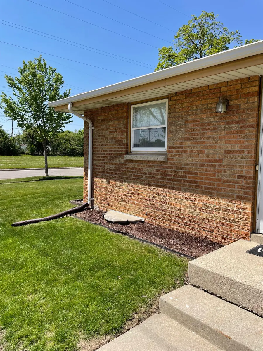 1422 W Van Norman Ave, Milwaukee, WI 53221 - #2