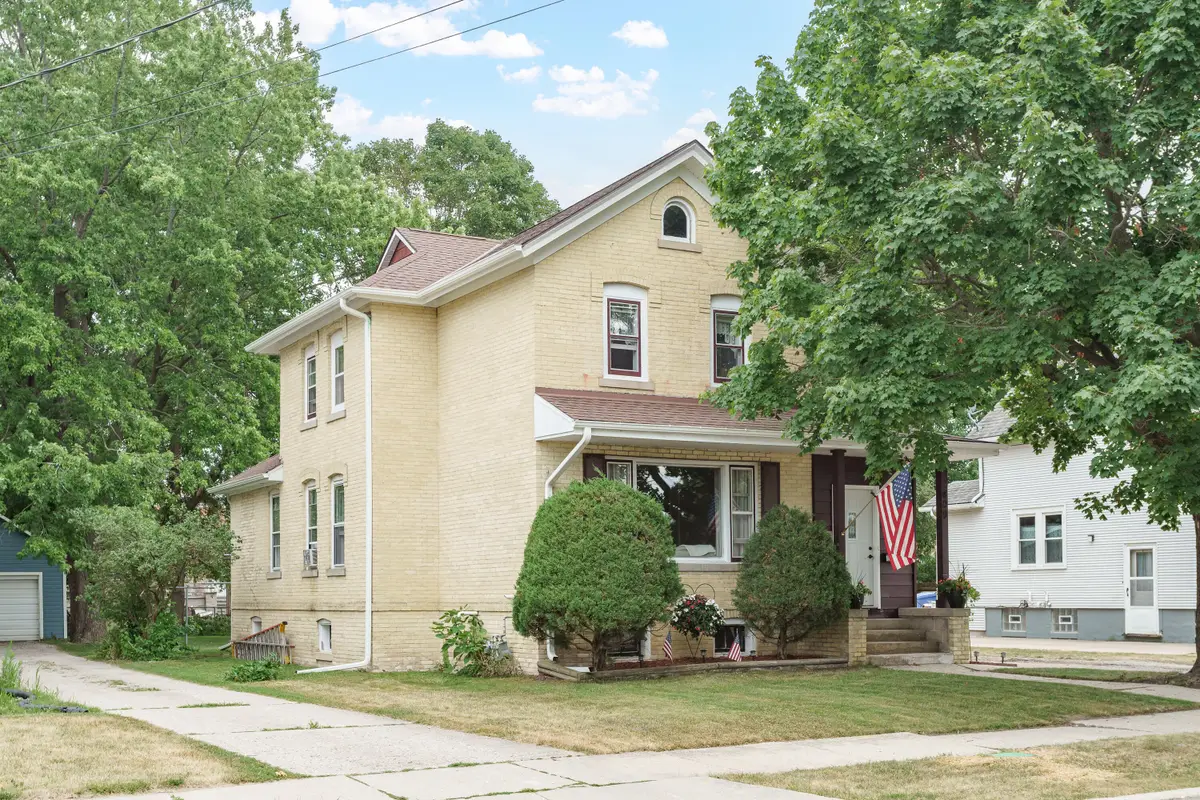 409 S 7th St, Watertown, WI 53094 - #1