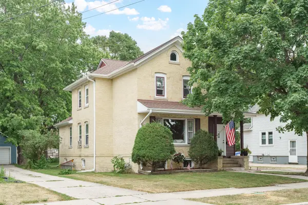 409 S 7th St, Watertown, WI 53094