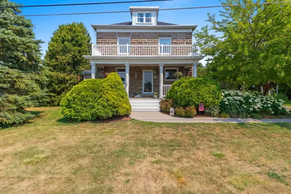848 E Washington Ave, Cleveland, WI 53015
