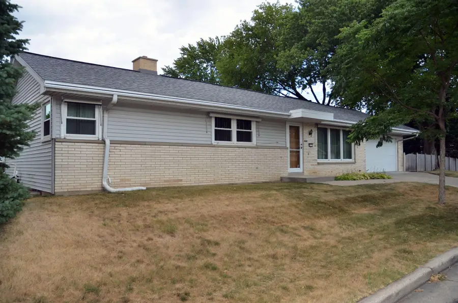 2672 N 115th St, Wauwatosa, WI 53226 - #3