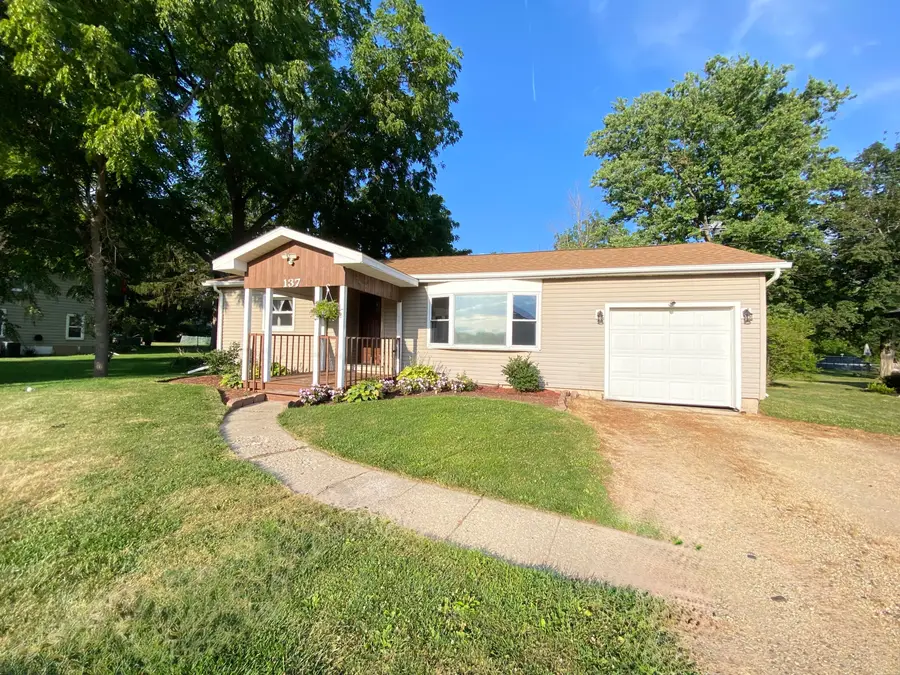 137 Sharon St, Darien, WI 53114 - #3