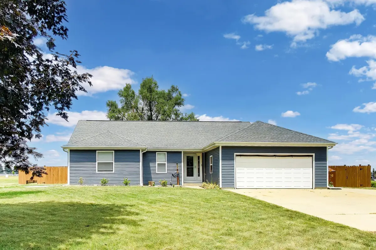 528 Valencia Dr, Delavan, WI 53115 - #1