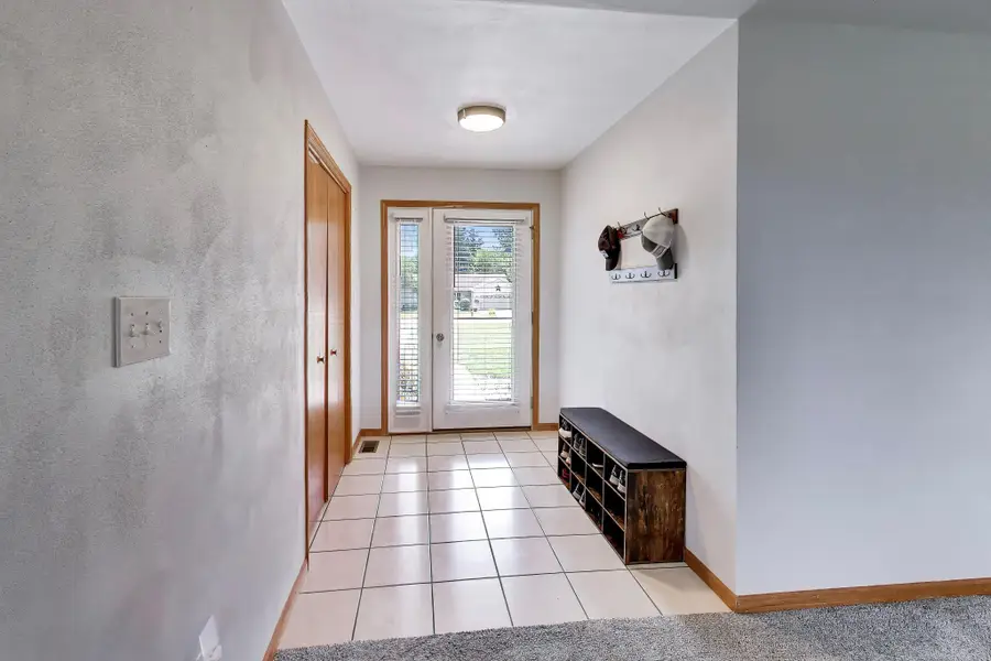 528 Valencia Dr, Delavan, WI 53115 - #2